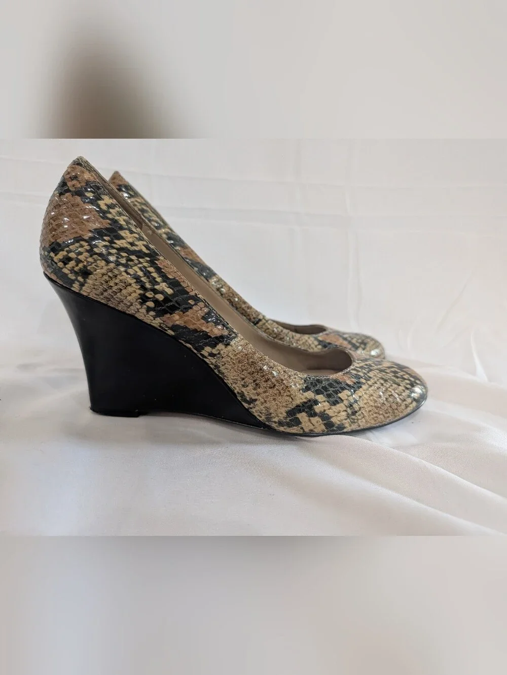 Ellen Tracy Snakeskin Print Wedge Pumps Size 8